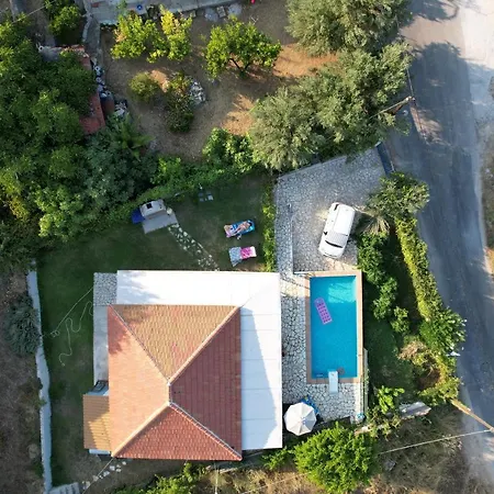 Sarakiniko With Private Pool *